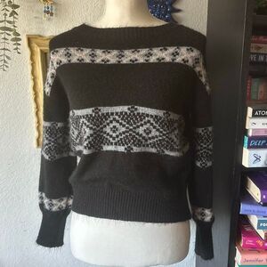 Ovla Size Small Black pullover sweater